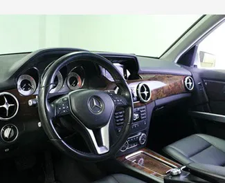 Mercedes-Benz GLK 2014 autóbérlés Oroszországban, jellemzők ✓ Benzin üzemanyag és 249 lóerő ➤ Napi 7670 RUB-tól kezdődően.