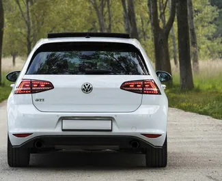 Prenájom auta Volkswagen Golf 7 2018 v v Čiernej Hore, s vlastnosťami ✓ palivo Benzín a výkon 220 koní ➤ Od 79 EUR za deň.