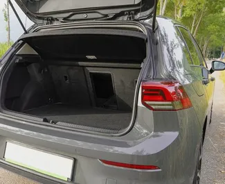 Volkswagen Golf 8 2020 搭载 Front drive 系统，在贝奇 可用。