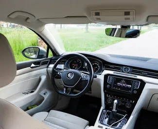 Volkswagen Passat Variant – автомобиль категории Комфорт, Премиум напрокат в Черногории ✓ Депозит 200 EUR ✓ Страхование: ОСАГО, Пассажиры, От угона.