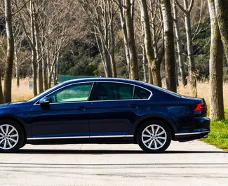Орендуйте Volkswagen Passat 2016 у Чорногорії. Паливо: Дизель. Потужність: 187 к.с. ➤ Вартість від 64 EUR за добу.