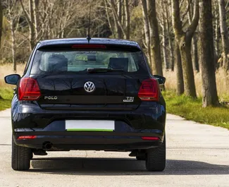 Volkswagen Polo 2017 on rentimiseks saadaval Becici, piiranguga piiramatu kilomeetrit.