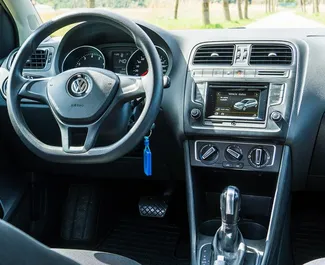 Volkswagen Polo udlejning. Økonomi, Komfort Bil til udlejning i Montenegro ✓ Depositum på 100 EUR ✓ TPL, Passagerer, Tyveri forsikringsmuligheder.