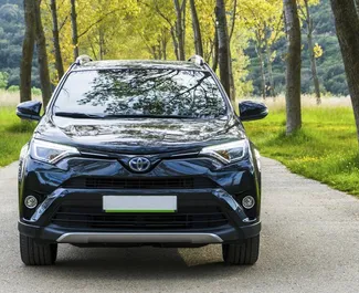 Toyota Rav4 udlejning. Komfort, SUV, Crossover Bil til udlejning i Montenegro ✓ Depositum på 300 EUR ✓ TPL, Passagerer, Tyveri forsikringsmuligheder.