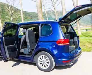 Diesel 2,0L-motoren til Volkswagen Touran 2016 for utleie i Becici.