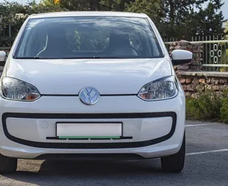 Frontvisning af en udlejnings Volkswagen Up i Becici, Montenegro ✓ Bil #2461. ✓ Automatisk TM ✓ 1 anmeldelser.