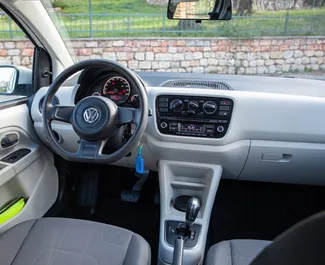 Bensin 1,0L-motoren til Volkswagen Up 2015 for utleie i Becici.