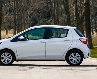 Toyota Yaris 2018 location de voiture au Monténégro, avec ✓ Essence carburant et 110 chevaux ➤ À partir de 43 EUR par jour.