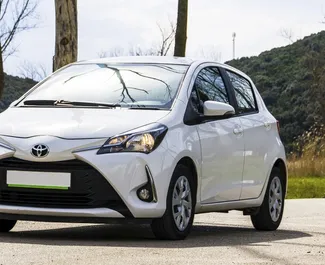 Kiralık bir Toyota Yaris Becici'de, Karadağ ön görünümü ✓ Araç #2377. ✓ Otomatik TM ✓ 2 yorumlar.