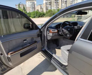 Ενοικίαση αυτοκινήτου BMW 730i 2015 στην Κριμαία, περιλαμβάνει ✓ καύσιμο Βενζίνη και 218 ίππους ➤ Από 2242 RUB ανά ημέρα.