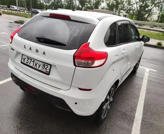 Najem avtomobila Lada X-Ray 2015 v na Krimu, z značilnostmi ✓ gorivo Bencin in 122 konjskih moči ➤ Od 1298 RUB na dan.