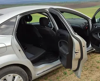 Ford Mondeo 2015 automašīnas noma Krimā, iezīmes ✓ Benzīns degviela un 160 zirgspēki ➤ Sākot no 1416 RUB dienā.