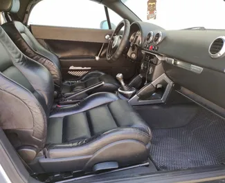Benzine motor van 2,4L van Audi TT Cabrio 2015 te huur in Simferopol.