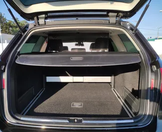 심페로폴에서에서 사용 가능한 전면 드라이브 시스템이 장착된 Volkswagen Passat Variant 2015.