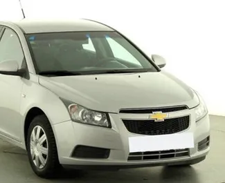 Vooraanzicht van een huurauto Chevrolet Cruze in Kerch, Krim ✓ Auto #2743. ✓ Transmissie Automatisch TM ✓ 0 beoordelingen.