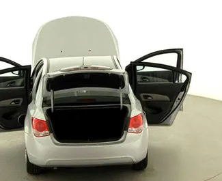 Chevrolet Cruze nuoma. Ekonomiškas, Komfortiškas automobilis nuomai Kryme ✓ Depozitas 5000 RUB ✓ Draudimo pasirinkimai: TPL.
