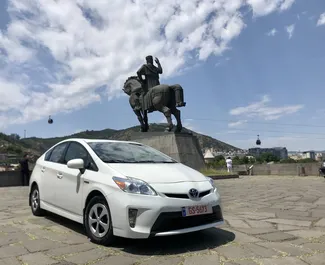Toyota Prius 2015 tillgänglig för uthyrning i Tbilisi, med en körsträckegräns på obegränsad.