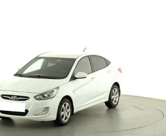 Frontvisning af en udlejnings Hyundai Solaris i Kertj, Krim ✓ Bil #2746. ✓ Automatisk TM ✓ 0 anmeldelser.