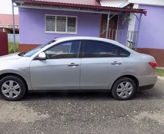 Aluguel de Nissan Almera. Carro Económico para Alugar na Crimeia ✓ Depósito de 15000 RUB ✓ Opções de seguro: TPL.