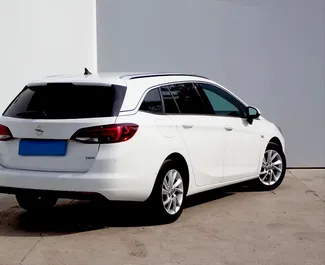 Diesel motor van 1,6L van Opel Astra SW 2018 te huur Praag.