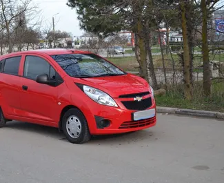 Nomas automašīnas priekšskats Chevrolet Spark Jevpatorijā, Krima ✓ Automašīna #3201. ✓ Pārnesumu kārba Automātiskais TM ✓ Atsauksmes 0.