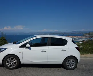 Vista frontal de um aluguel Opel Corsa em Ljubljana, Eslovénia ✓ Carro #3372. ✓ Transmissão Automático TM ✓ 0 avaliações.