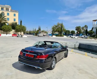 Noleggio Mercedes-Benz E-Class Cabrio. Auto Premium, Cabrio per il noleggio a Cipro ✓ Cauzione di Deposito di 1000 EUR ✓ Opzioni assicurative RCT, CDW, SCDW, FDW, Furto, Giovane.