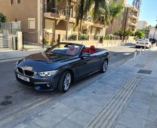 Vista frontale di un noleggio BMW 430i Cabrio a Limassol, Cipro ✓ Auto #3299. ✓ Cambio Automatico TM ✓ 3 recensioni.