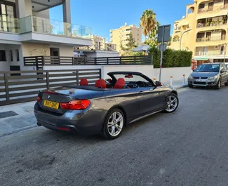 BMW 430i Cabrio 2018 automašīnas noma Kiprā, iezīmes ✓ Dīzeļdegviela degviela un  zirgspēki ➤ Sākot no 117 EUR dienā.