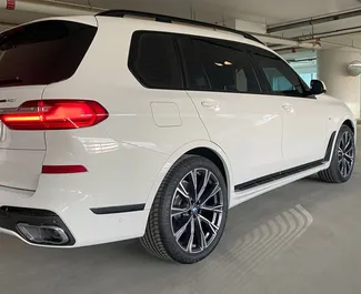 تأجير سيارة BMW X7 رقم 3357 بناقل حركة أوتوماتيكي في في دبي، مجهزة بمحرك 4,0 لتر ➤ من جوندا في في الإمارات العربية المتحدة.