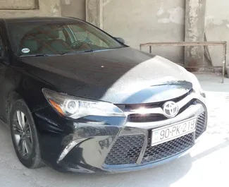 Frontvisning av en leiebil Toyota Camry i Baku, Aserbajdsjan ✓ Bil #3639. ✓ Automatisk TM ✓ 0 anmeldelser.