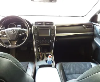 تأجير سيارة Toyota Camry 2014 في في أذربيجان، تتميز بـ ✓ وقود البنزين وقوة  حصان ➤ بدءًا من 88 AZN يوميًا.