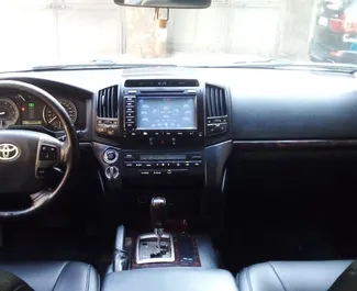 Benzīns 4,0L dzinējs Toyota Land Cruiser 200 2015 nomai Baku.