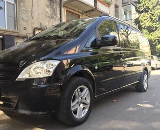 واجهة أمامية لسيارة إيجار Mercedes-Benz Viano في في باكو, أذربيجان ✓ رقم السيارة 3525. ✓ ناقل حركة أوتوماتيكي ✓ تقييمات 0.