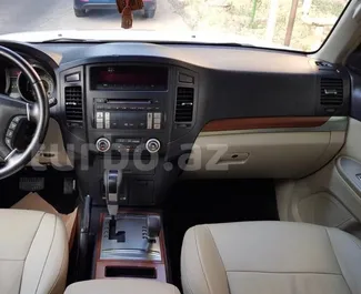 Mitsubishi Pajero location. Confort, SUV Voiture à louer en Azerbaïdjan ✓ Dépôt de 350 AZN ✓ RC, CDW, Vol options d'assurance.