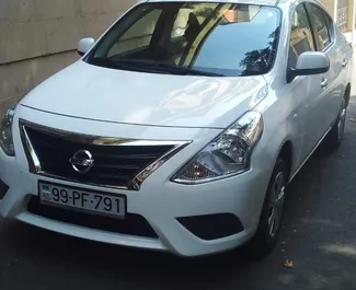 Vista frontale di un noleggio Nissan Sunny a Baku, Azerbaigian ✓ Auto #3513. ✓ Cambio Automatico TM ✓ 0 recensioni.