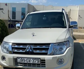 Frontvisning af en udlejnings Mitsubishi Pajero i Baku, Aserbajdsjan ✓ Bil #3520. ✓ Automatisk TM ✓ 0 anmeldelser.