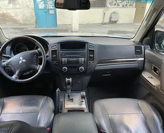 Najem avtomobila Mitsubishi Pajero 2014 v v Azerbajdžanu, z značilnostmi ✓ gorivo Bencin in  konjskih moči ➤ Od 123 AZN na dan.
