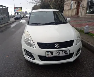 Sprednji pogled najetega avtomobila Suzuki Swift v v Bakuju, Azerbajdžan ✓ Avtomobil #3638. ✓ Menjalnik Samodejno TM ✓ Mnenja 1.