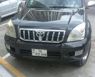 Frontvisning av en leiebil Toyota Land Cruiser Prado i Baku, Aserbajdsjan ✓ Bil #3518. ✓ Automatisk TM ✓ 0 anmeldelser.