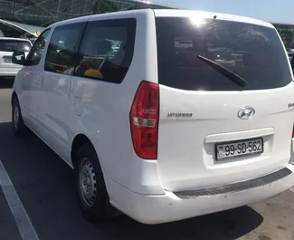 在 在阿塞拜疆 租赁 Hyundai H1 2015 汽车，特点包括 ✓ 使用 Diesel 燃料和  马力 ➤ 起价 100 AZN 每天。