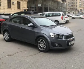 Μπροστινή όψη ενοικιαζόμενου Chevrolet Aveo στο Μπακού, Αζερμπαϊτζάν ✓ Αριθμός αυτοκινήτου #3496. ✓ Κιβώτιο ταχυτήτων Αυτόματο TM ✓ 0 κριτικές.