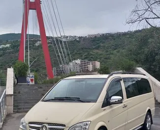 Přední pohled na pronájem Mercedes-Benz Vito v Tbilisi, Georgia ✓ Auto č. 3675. ✓ Převodovka Automatické TM ✓ Recenze 1.