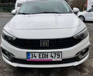 Vuokra-auton etunäkymä Fiat Egea Multijet Istanbulissa, Turkki ✓ Auto #3176. ✓ Vaihteisto Automaattinen TM ✓ Arvostelut 5.