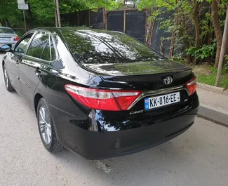 Ενοικίαση Toyota Camry. Αυτοκίνητο Άνεση, Πρίμιουμ προς ενοικίαση στη Γεωργία ✓ Κατάθεση 300 GEL ✓ Επιλογές ασφάλισης: TPL, CDW, Επιβάτες, Κλοπή.