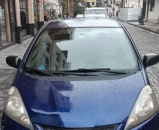 Frontvisning av en leiebil Honda Fit i Tbilisi, Georgia ✓ Bil #3679. ✓ Automatisk TM ✓ 0 anmeldelser.