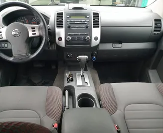Nissan X-Terra 2010 搭载 All wheel drive 系统，在第比利斯 可用。