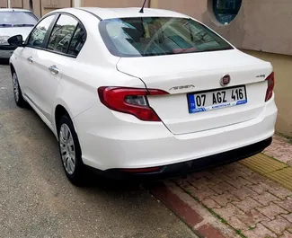 在 在土耳其 租赁 Fiat Egea 2017 汽车，特点包括 ✓ 使用 Diesel 燃料和 110 马力 ➤ 起价 28 USD 每天。