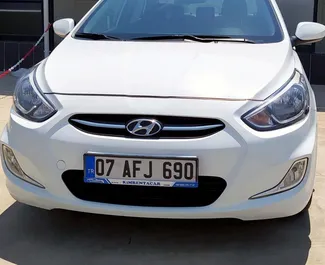 안탈리아 공항, 터키에서 대여하는 Hyundai Accent Blue의 전면 뷰 ✓ 차량 번호#3901. ✓ 자동 변속기 ✓ 1 리뷰.
