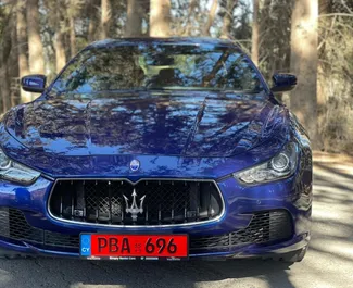Maserati Ghibli udlejning. Komfort, Premium, Luksus Bil til udlejning på Cypern ✓ Depositum på 1000 EUR ✓ TPL, CDW, Ung forsikringsmuligheder.